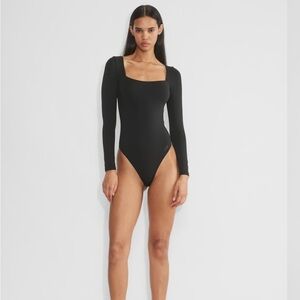 Aritzia Contour Squareneck Longsleeve Bodysuit
